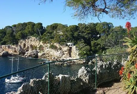 2 Bedroom Modern In With Sea View Antibes
